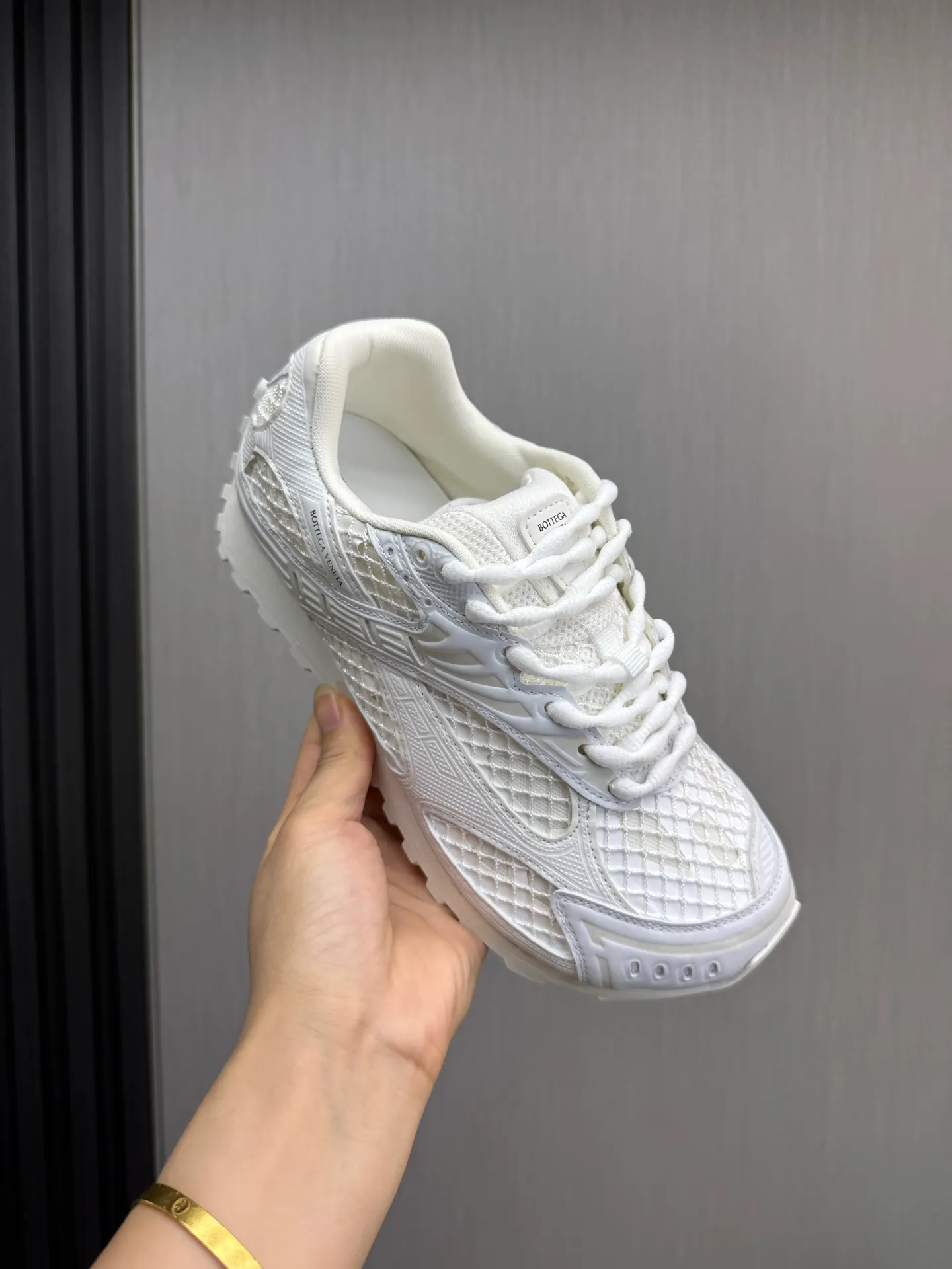 Men's men's shoes 💰620💰 BV top version 𝘽𝙊𝙏𝙏𝙀𝙂𝘼 𝙑𝙀𝙉𝙀𝙏𝘼 Orbit sneakers Wang Yibo same style couple style dad shoes 🩷💚 Runner sneakers, made of lightweight technical mesh fabric. Features a geometric patterned rubber outsole. Pay attention to the package craftsmanship ❕ High version shipping ❗️ Very nice, durable to play with and durable to make ✔️ Standard version 💯💯 The outsole is made of color-blocked TPU outsole. Women’s model 35-41 (40 41 customized) Men’s model 39-46 (45.46 customized) Equipped with original packaging